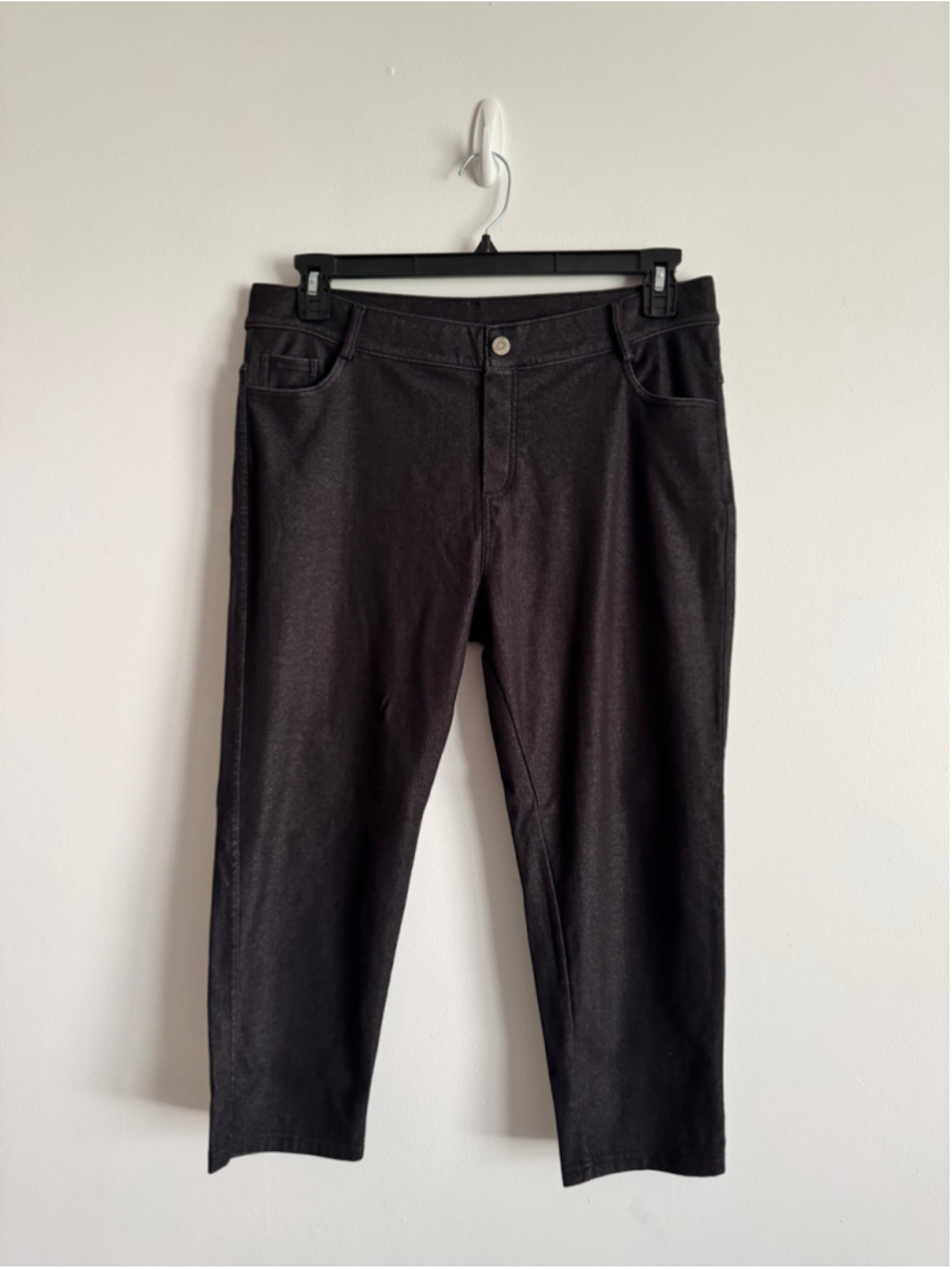 Women's Yelete Black Cropped Jeans Size 32W